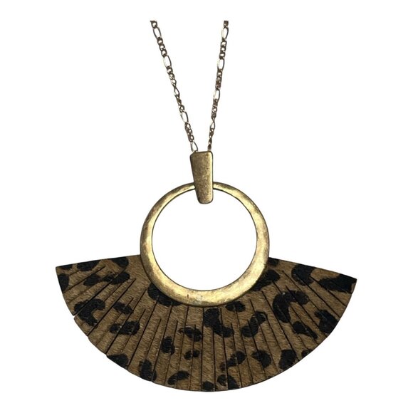 Gold-Tone Pendant Necklace – Leopard Print Fan Accent – 18” Chain - Picture 1 of 5